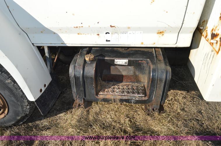 image for item I6856 1989 Ford F600 bucket truck