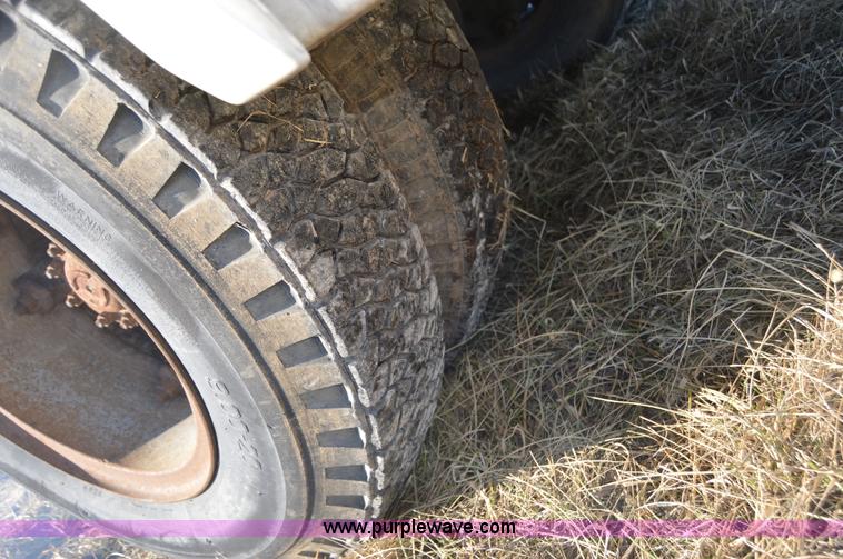 image for item I6856 1989 Ford F600 bucket truck