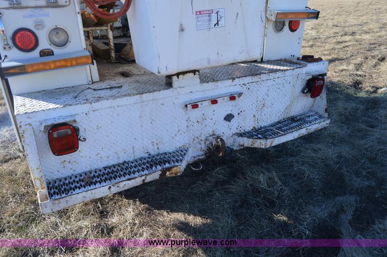 image for item I6856 1989 Ford F600 bucket truck