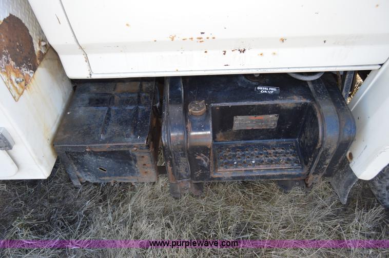 image for item I6856 1989 Ford F600 bucket truck
