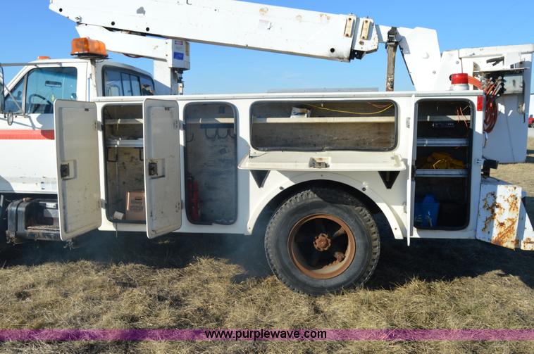 image for item I6856 1989 Ford F600 bucket truck
