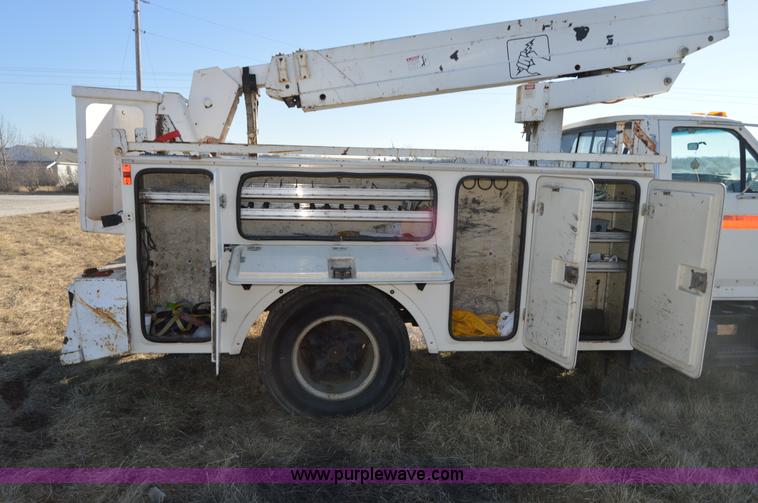 image for item I6856 1989 Ford F600 bucket truck