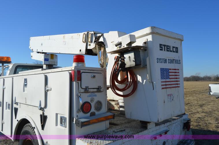 image for item I6856 1989 Ford F600 bucket truck