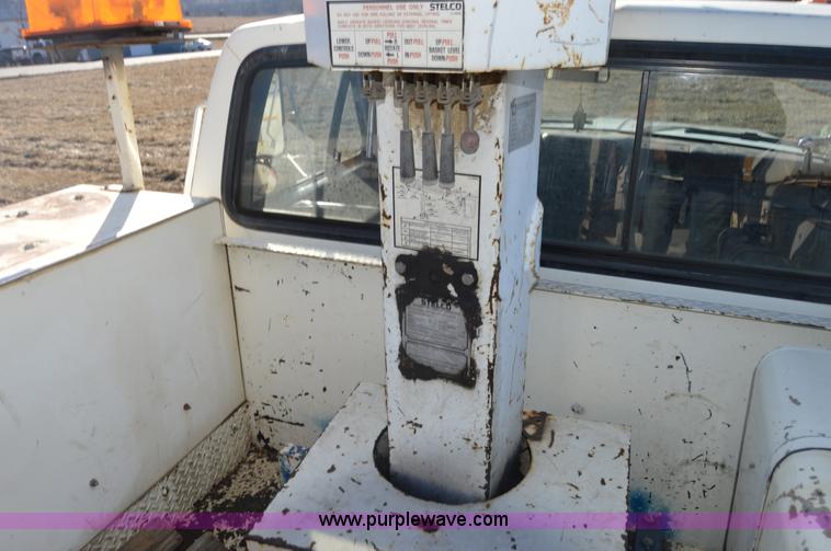 image for item I6856 1989 Ford F600 bucket truck