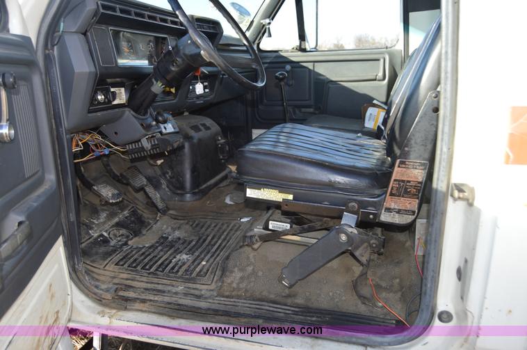 image for item I6856 1989 Ford F600 bucket truck