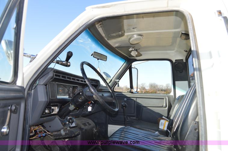 image for item I6856 1989 Ford F600 bucket truck
