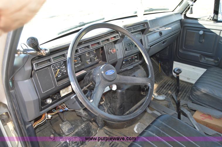 image for item I6856 1989 Ford F600 bucket truck