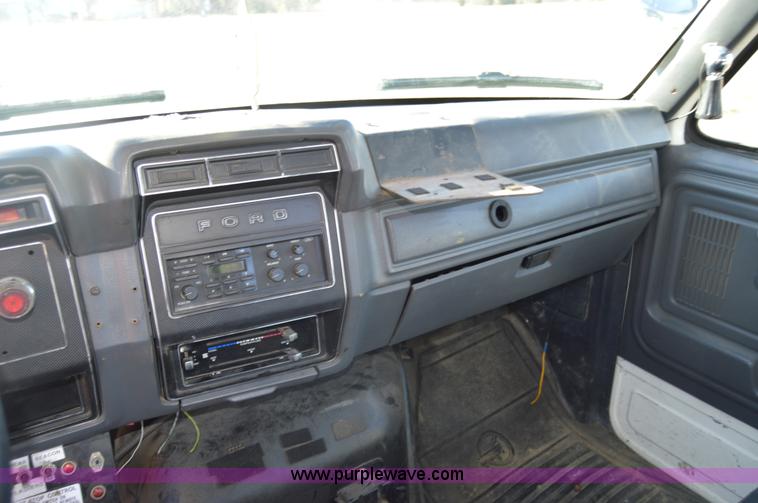 image for item I6856 1989 Ford F600 bucket truck