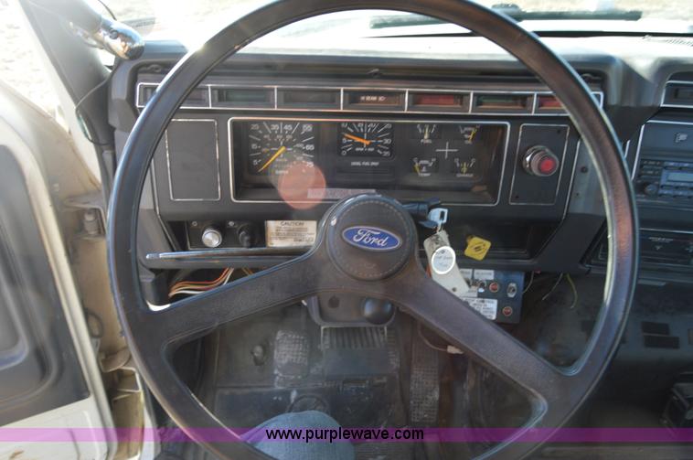 image for item I6856 1989 Ford F600 bucket truck