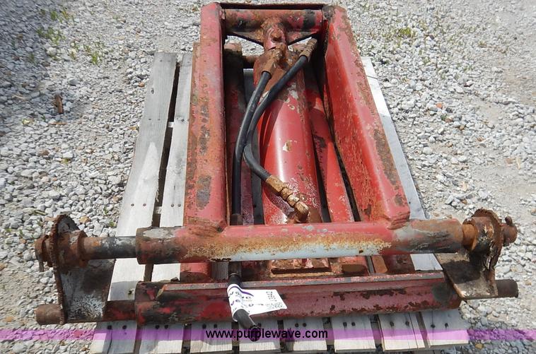 Henderson 517 dump bed hoist in Overland Park, KS Item J3942 sold