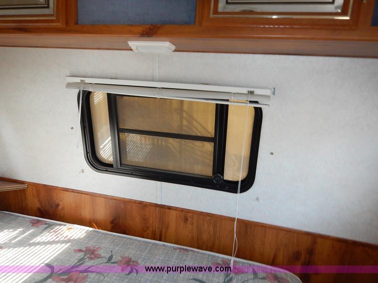 image for item J3943 1995 Layton Skyline 25' camper