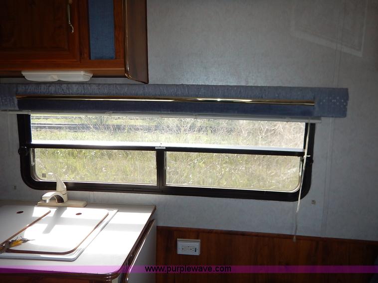 image for item J3943 1995 Layton Skyline 25' camper