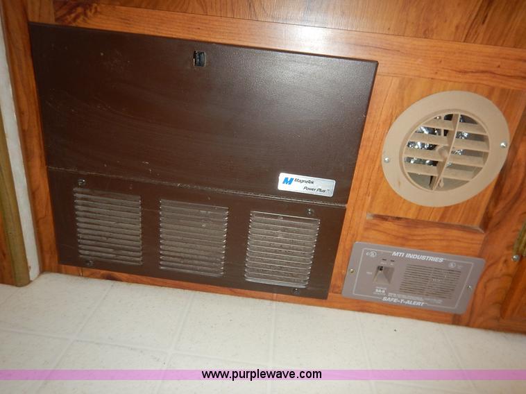 image for item J3943 1995 Layton Skyline 25' camper