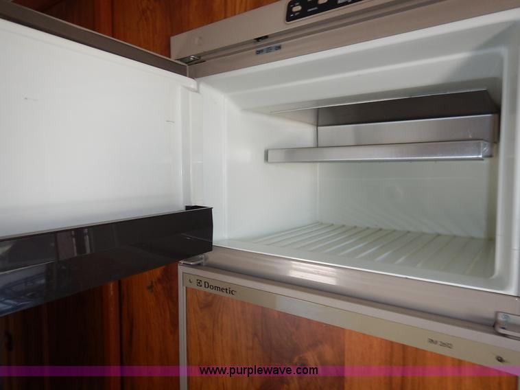 image for item J3943 1995 Layton Skyline 25' camper