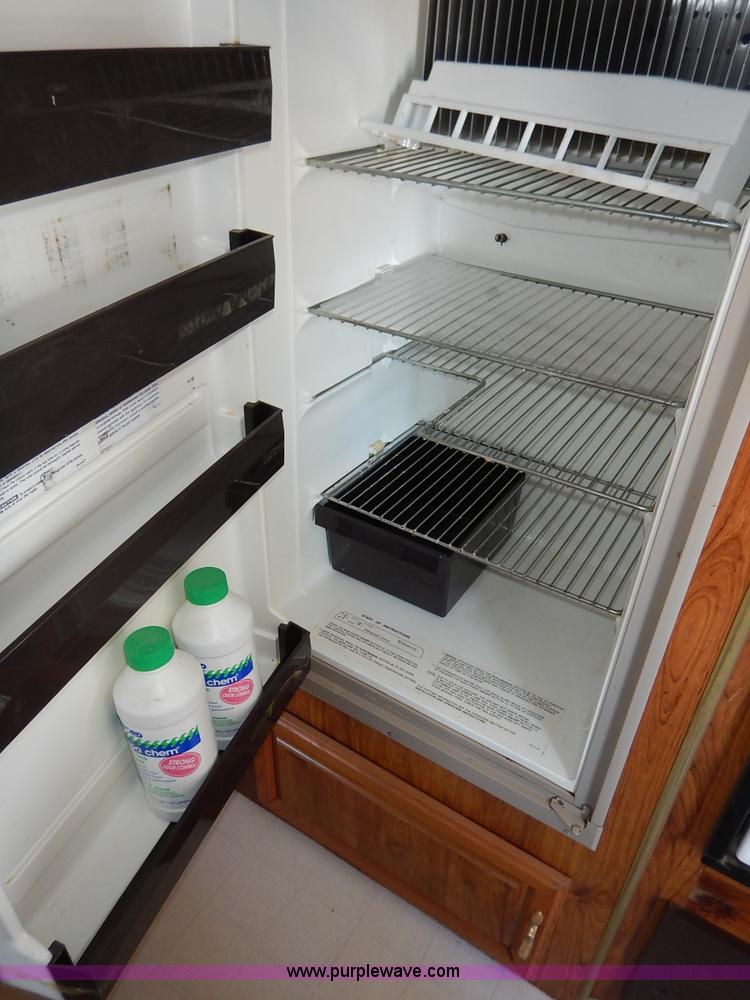 image for item J3943 1995 Layton Skyline 25' camper