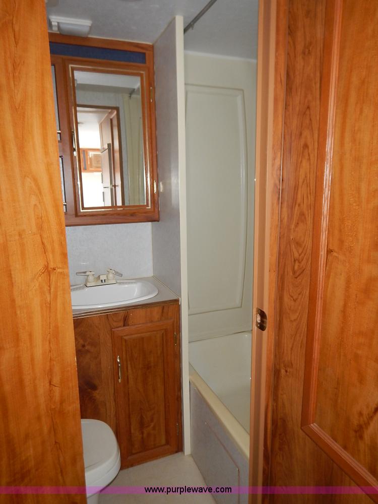 image for item J3943 1995 Layton Skyline 25' camper