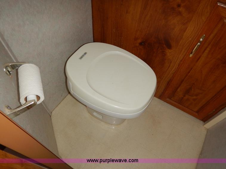 image for item J3943 1995 Layton Skyline 25' camper