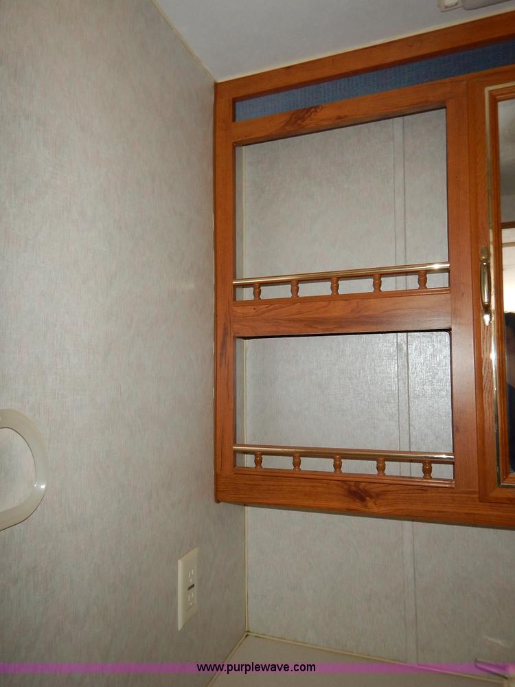 image for item J3943 1995 Layton Skyline 25' camper