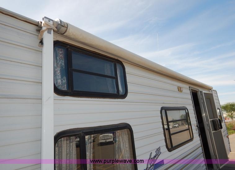 image for item J3943 1995 Layton Skyline 25' camper