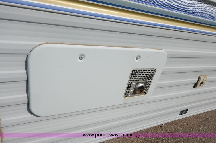 image for item J3943 1995 Layton Skyline 25' camper