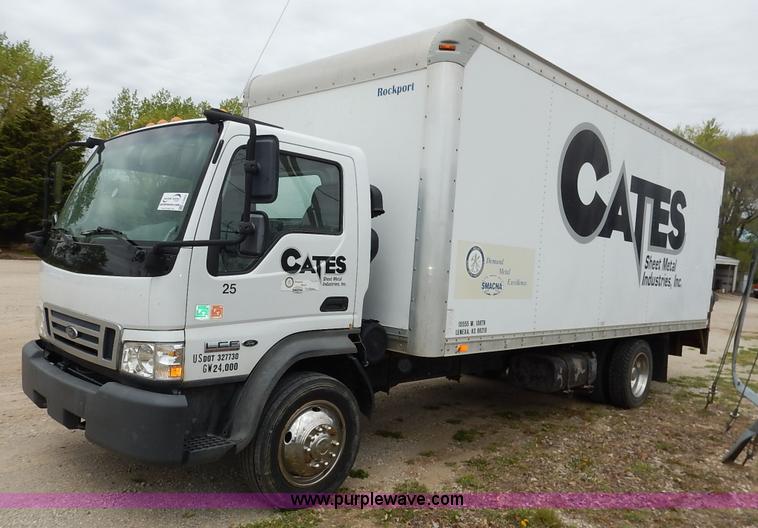 image for item J3963 2006 Ford LCF box truck
