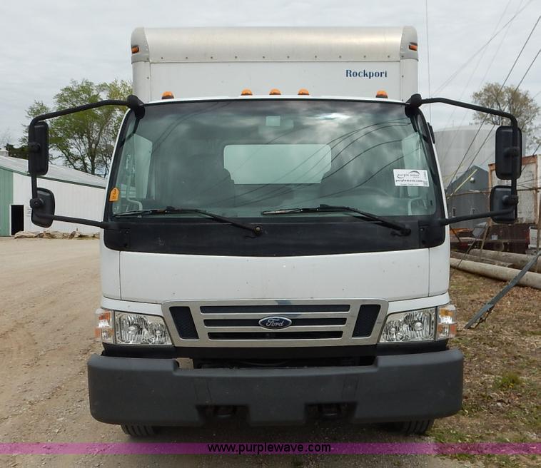 image for item J3963 2006 Ford LCF box truck
