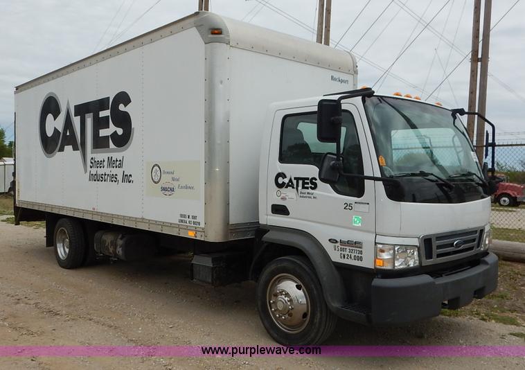 image for item J3963 2006 Ford LCF box truck