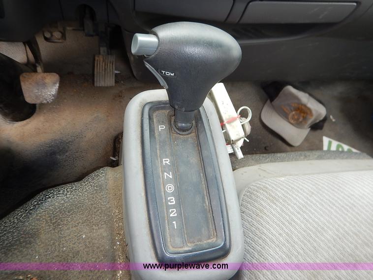 image for item J3963 2006 Ford LCF box truck