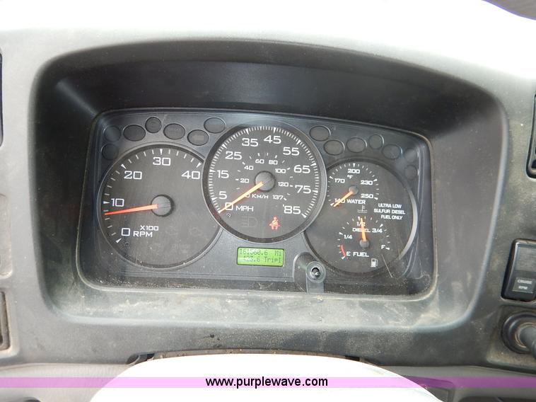 image for item J3963 2006 Ford LCF box truck