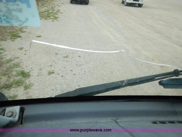 image for item J3963 2006 Ford LCF box truck