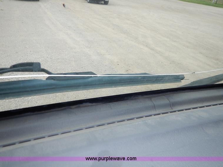 image for item J3963 2006 Ford LCF box truck