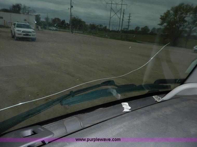 image for item J3963 2006 Ford LCF box truck