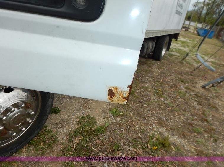 image for item J3963 2006 Ford LCF box truck