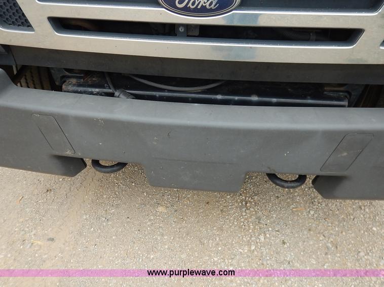 image for item J3963 2006 Ford LCF box truck