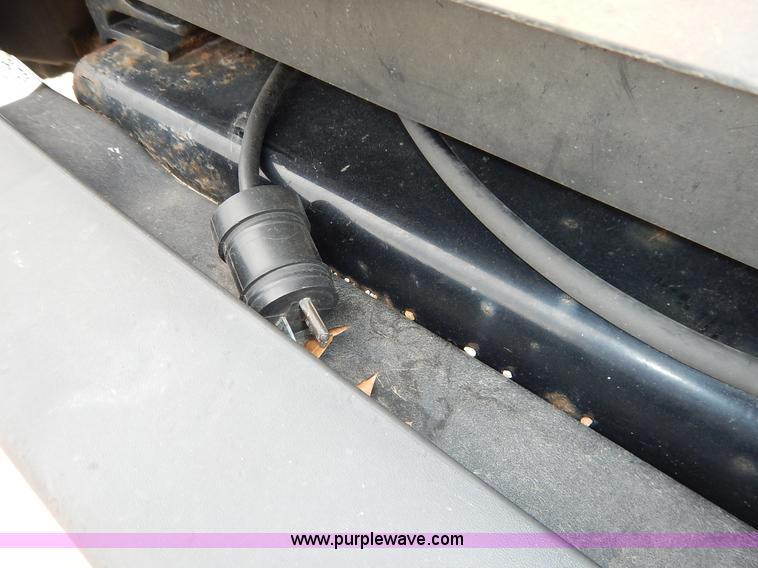 image for item J3963 2006 Ford LCF box truck