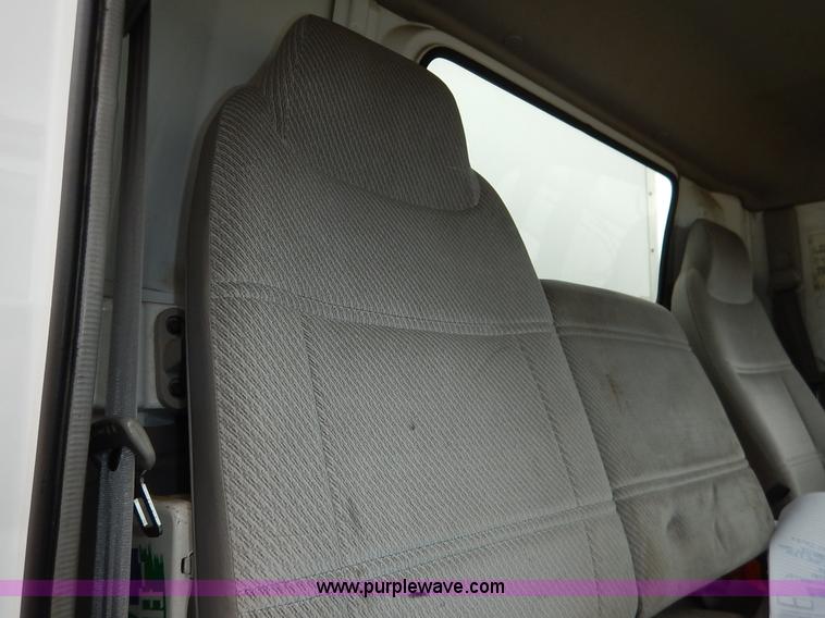 image for item J3963 2006 Ford LCF box truck