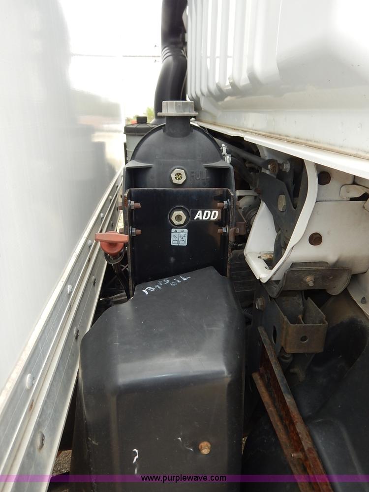 image for item J3963 2006 Ford LCF box truck