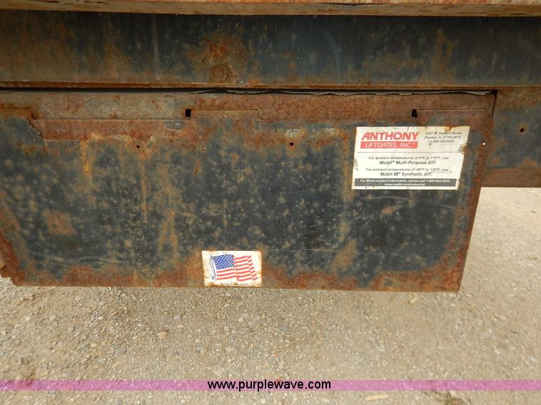 image for item J3963 2006 Ford LCF box truck