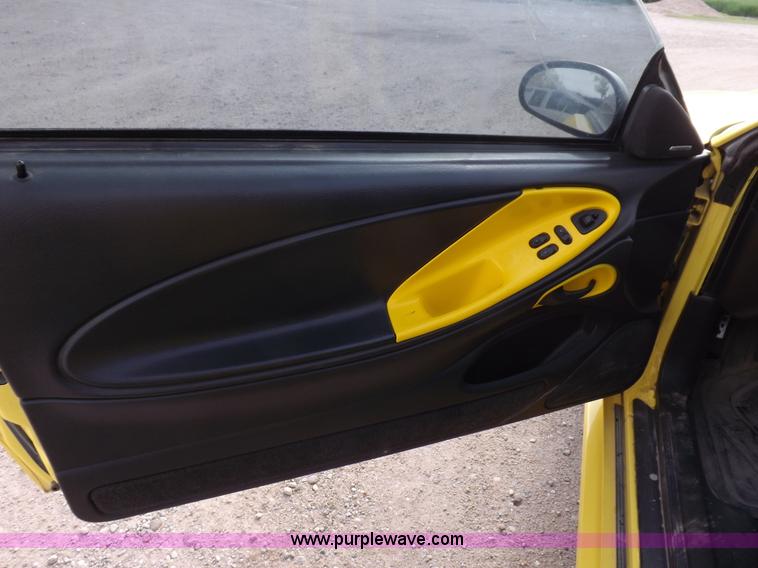 image for item K3869 2002 Ford Mustang