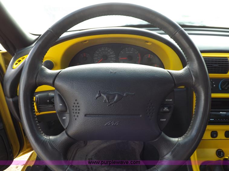 image for item K3869 2002 Ford Mustang