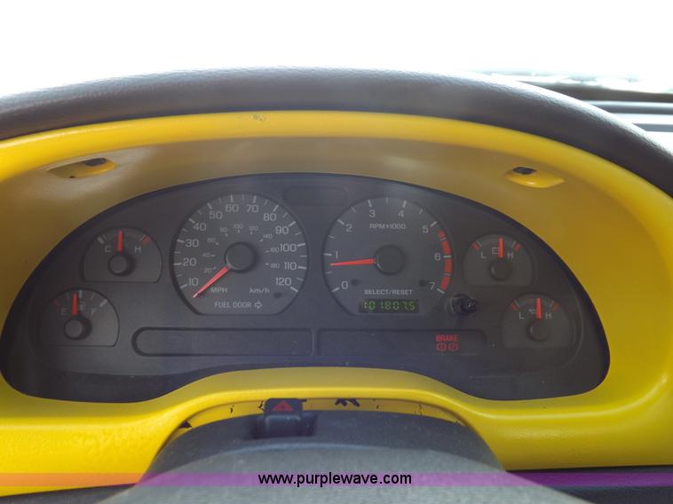 image for item K3869 2002 Ford Mustang