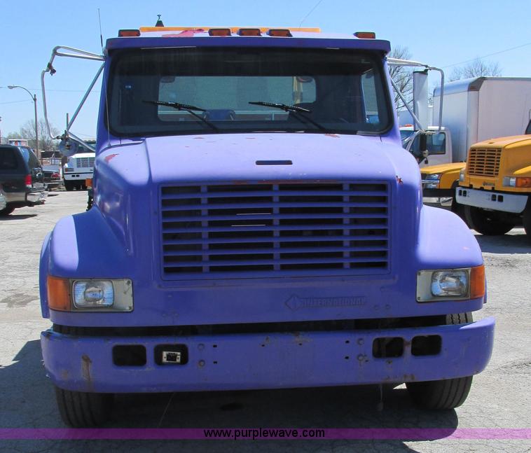 image for item K5010 1996 International 4700 tow truck