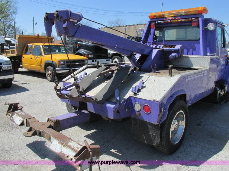 image for item K5010 1996 International 4700 tow truck