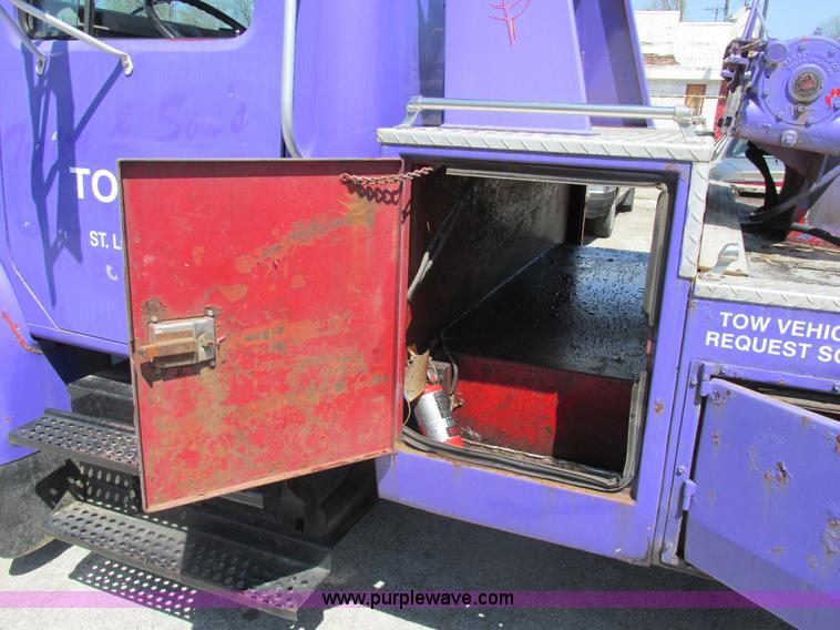 image for item K5010 1996 International 4700 tow truck