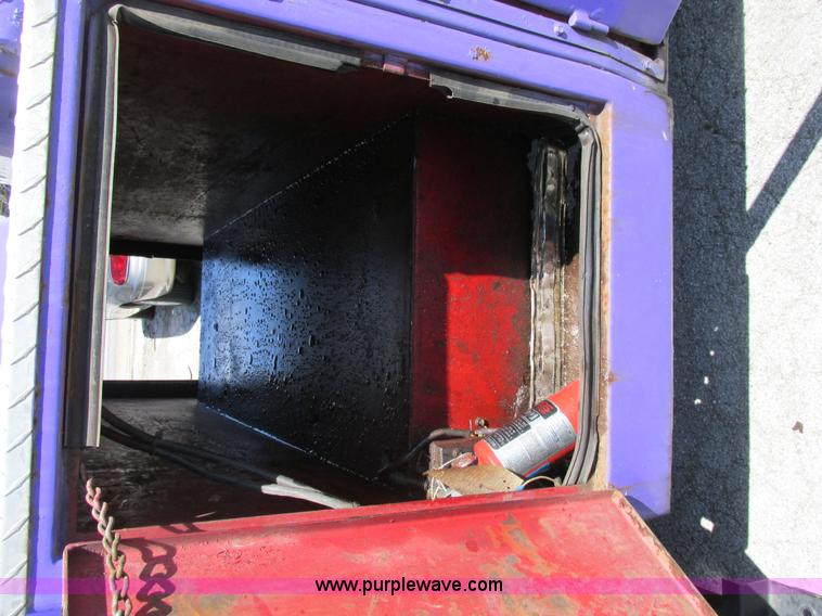 image for item K5010 1996 International 4700 tow truck