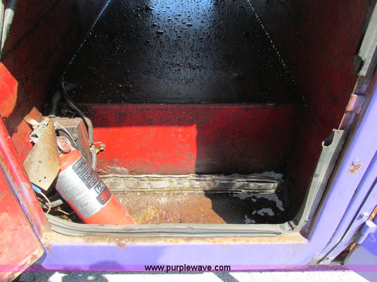 image for item K5010 1996 International 4700 tow truck