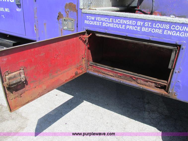 image for item K5010 1996 International 4700 tow truck