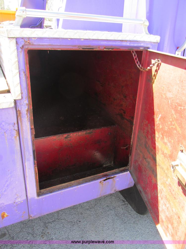 image for item K5010 1996 International 4700 tow truck