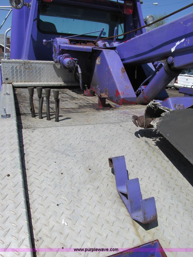 image for item K5010 1996 International 4700 tow truck