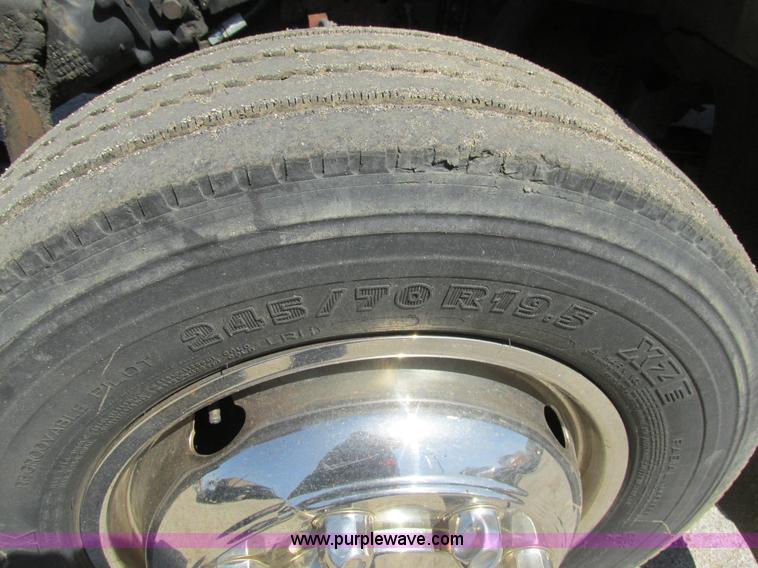 image for item K5010 1996 International 4700 tow truck